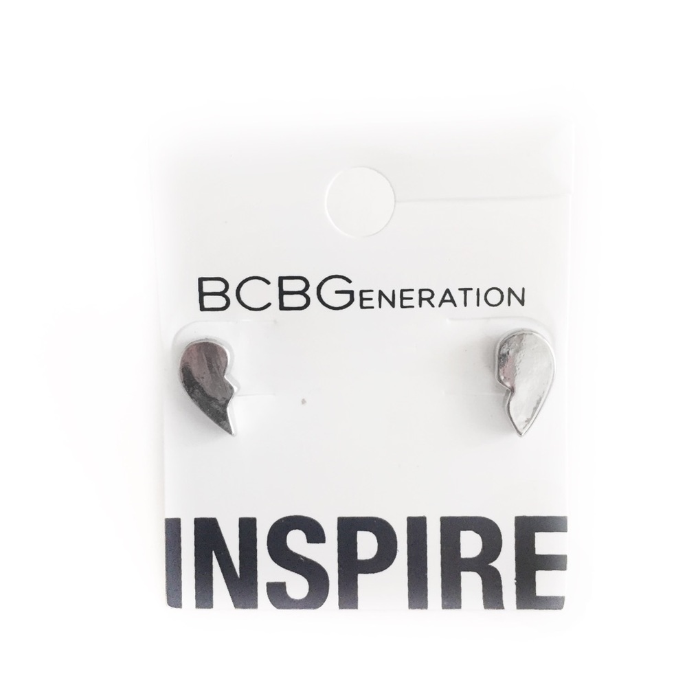 BCBGENERATION EARRINGS BROKEN HEART SILVER TONED